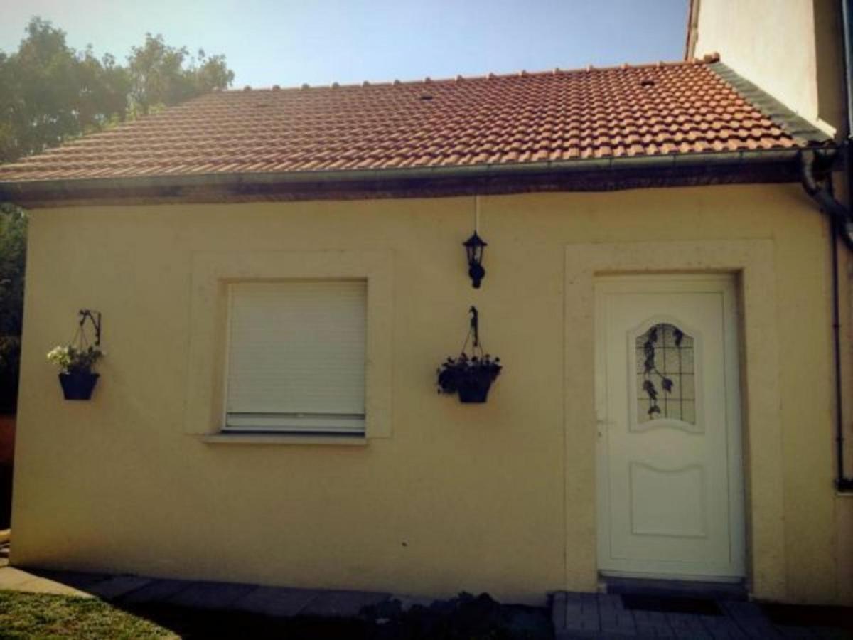 Charmant Gite A Etain, Tout Inclus, Proche Verdun Avec Terrasse Et Parking - Fr-1-585-3 Eksteriør billede